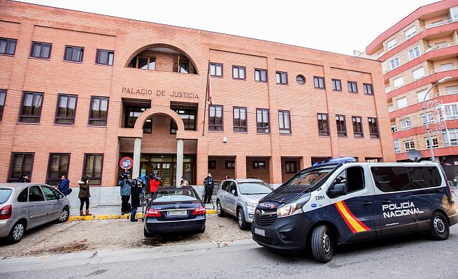 Telediario 1 - Los tres acusados de agresión sexual a una chica de 15 años declaran que fueron relaciones consentidas
