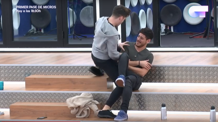 OT 2017 - Los alumnos se vienen arriba cuando suena "La Gasolina"