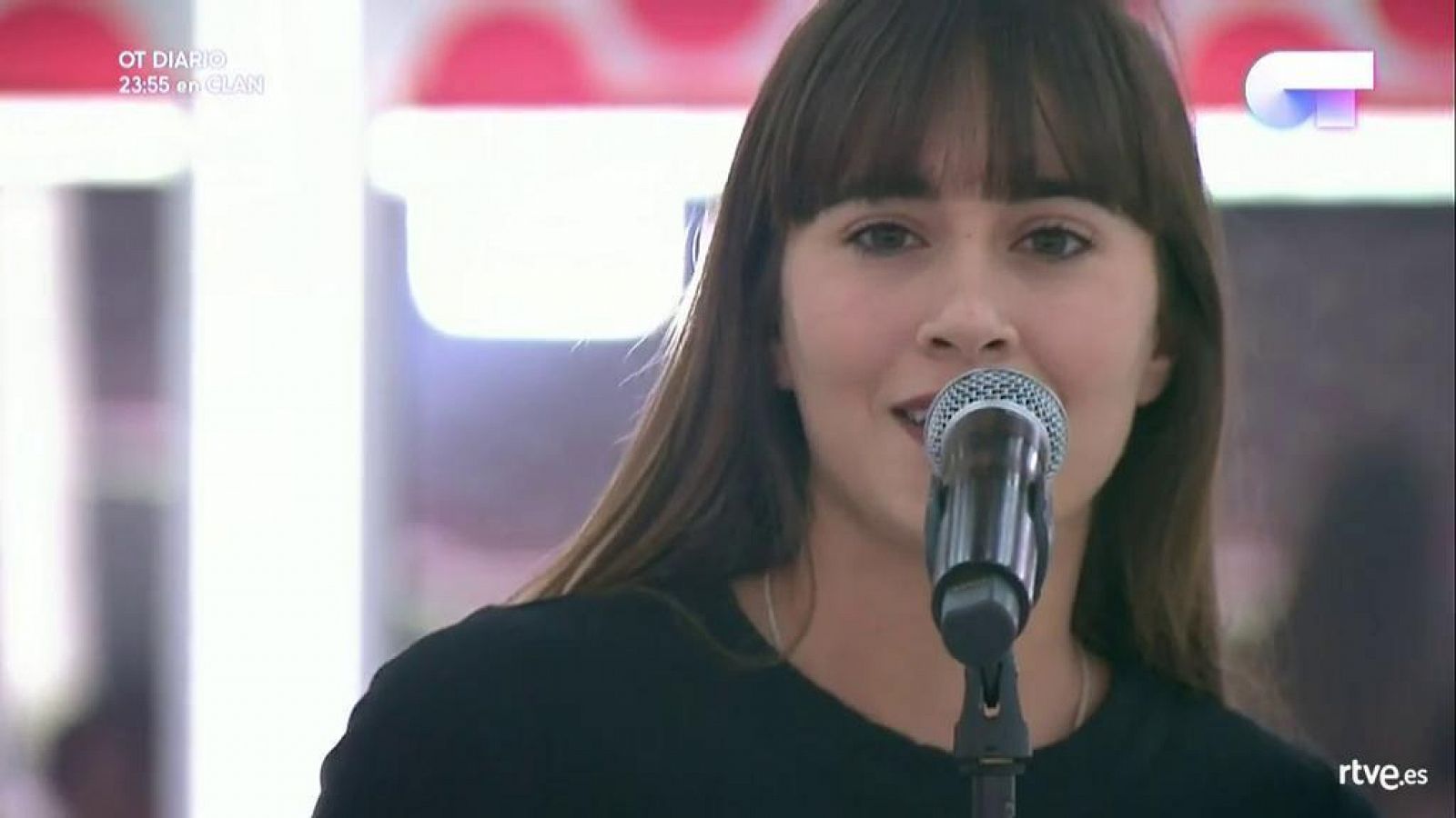 Operación Triunfo - Aitana canta 'Chasing Pavements' en el primer pase de micros