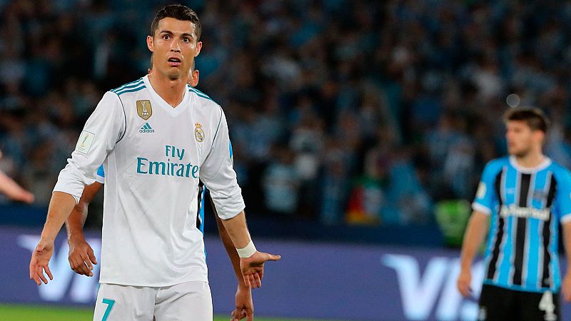 Un fuera de juego de Benzema ha propiciado la anulación del que hubiera sido segundo gol del Real Madrid. El francés había hecho la asistencia.