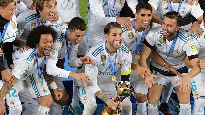  - El Real Madrid recibe el trofeo de campeón del Mundial de Clubes 2017