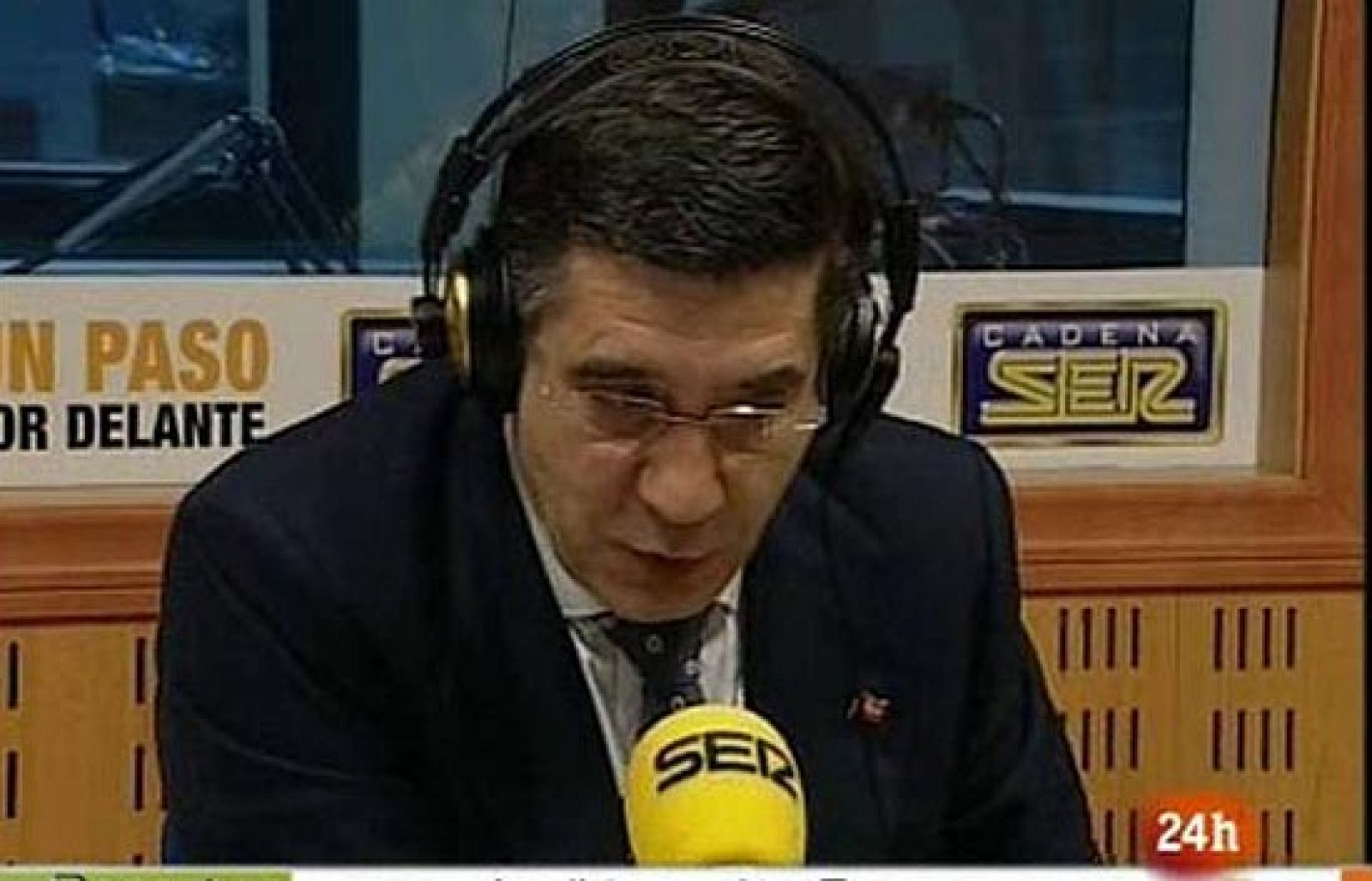 El candidato a lehendakari, Patxi López, ha señalado que los verdaderos frentistas son los nacionalistas que han formado el tripartito en el Gobierno vasco (PNV,EB y EA) porque quieren imponer su modelo de país.