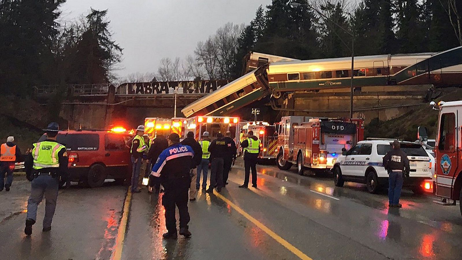 Varios muertos al descarrilar un tren de pasajeros en el estado de Washington