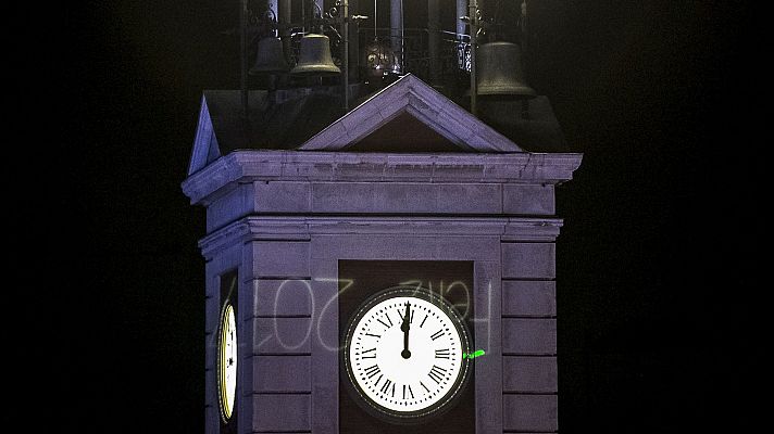 Jesús López, el encargado del reloj de la Puerta del Sol