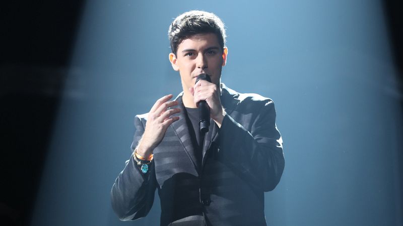 Operaci�n Triunfo - Alfred canta 'Vete de m�' en la Gala 8 de OT