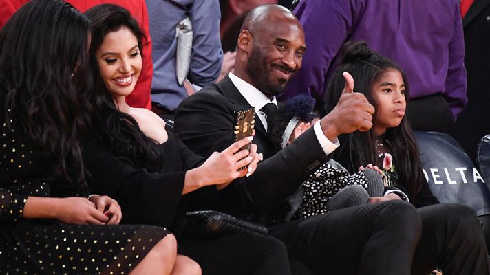 Los Lakers retiran los números 8 y 24 de Kobe Bryant