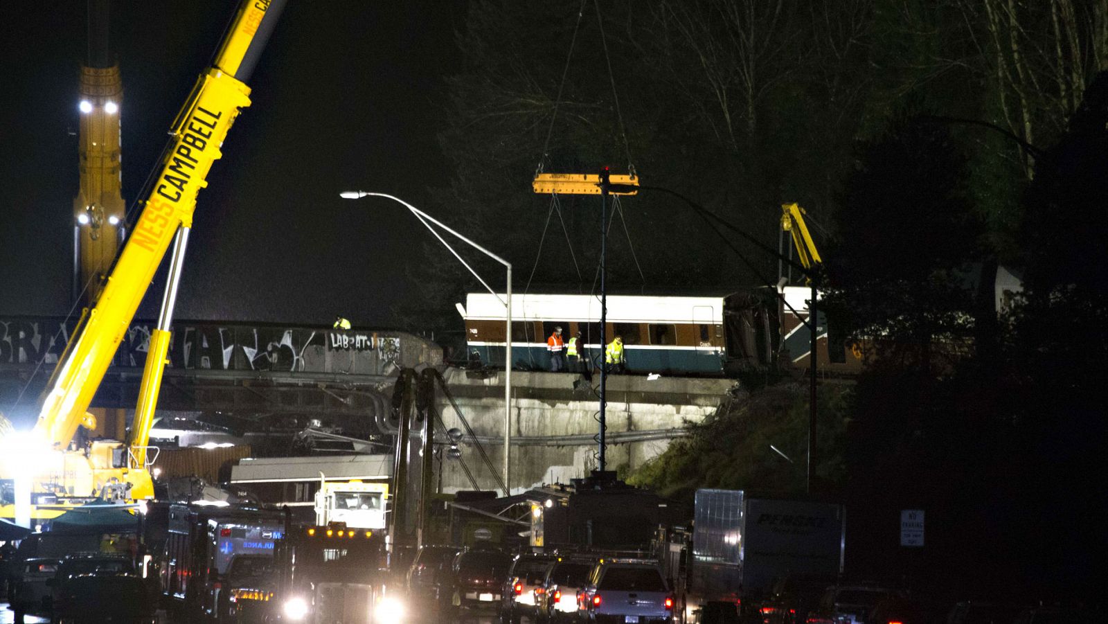 El tren que descarriló en Estados Unidos tomó una curva al triple de la velocidad permitida