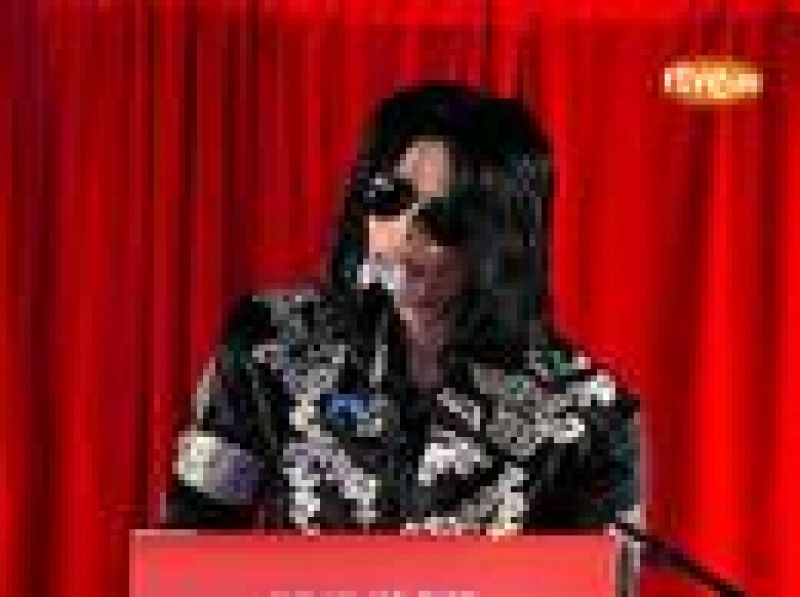 Los fans enloquecen con Michael Jackson en Londres.
