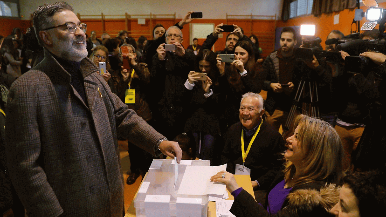 Carles Riera ve unas elecciones  excepcionales y anima a "votar república"