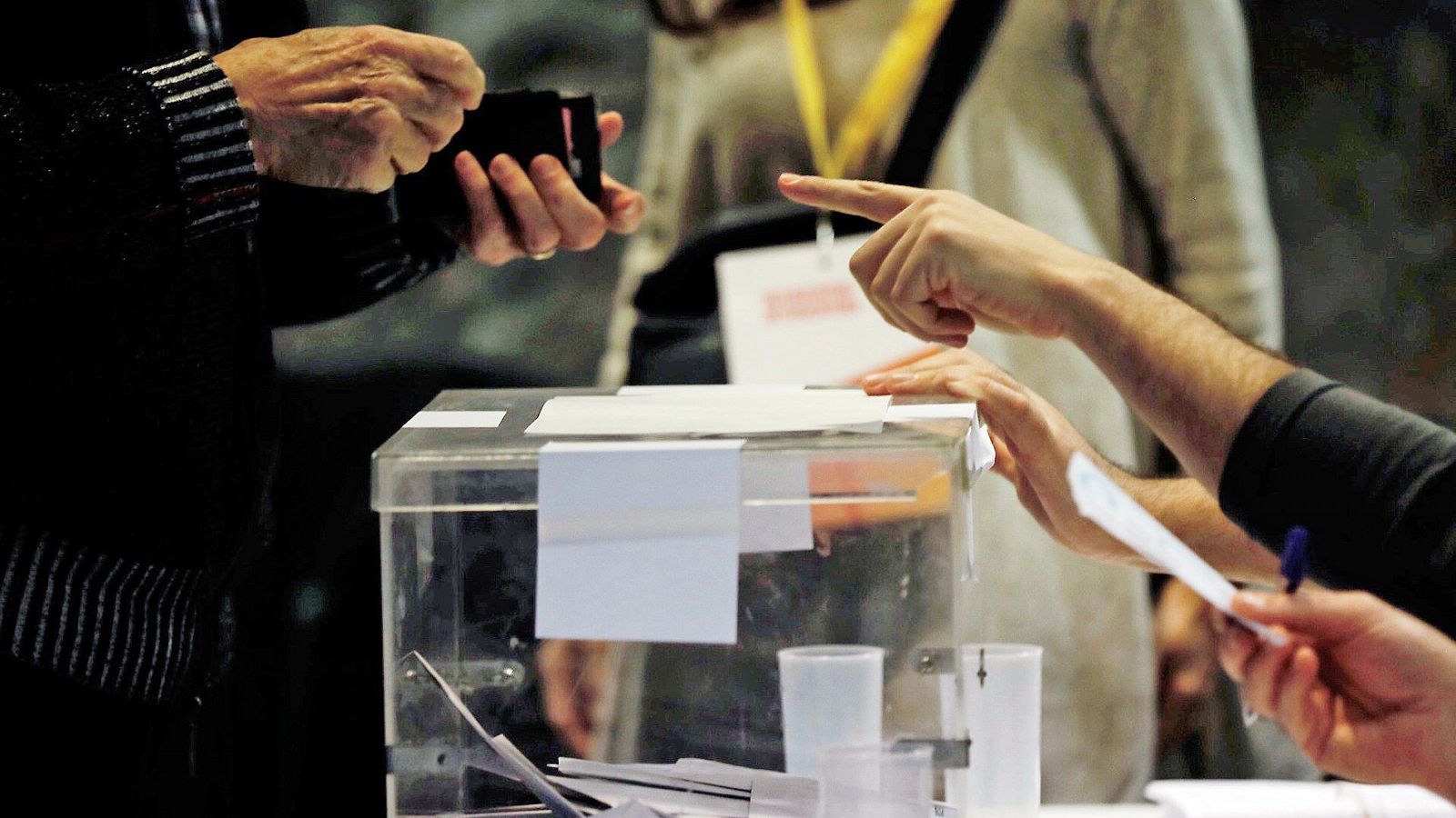 Elecciones catalanas 2017: La participación a las 13.00 horas baja cuatro décimas con respecto a 2015