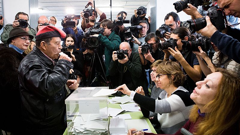 Cataluña vive una jornada electoral en día laborable