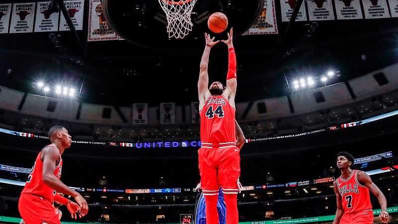 Los Bulls siguen imparables desde la vuelta de Nikola MIrotic, que aportó un doble-doble en el triunfo de su equipo, mientras que Pau Gasol brilló con luz propia al anotar 20 puntos y capturar 17 rebotes.