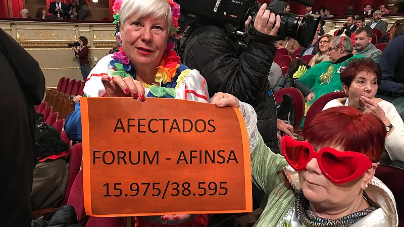 Afectados de Forum-Afinsa acuden al Teatro Real en busca del 'Gordo'