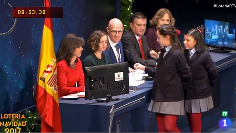 Lotería de Navidad: Las primeras niñas que repartieron suerte | RTVE | Ver