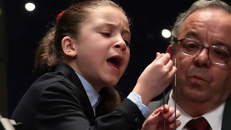 Loter�a de Navidad 2017: Aya pone al sal�n en pie con su pedrea