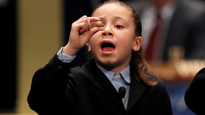 Lotería de Navidad - Lotería de Navidad 2017: 00580, sexto quinto premio cantado por Aya