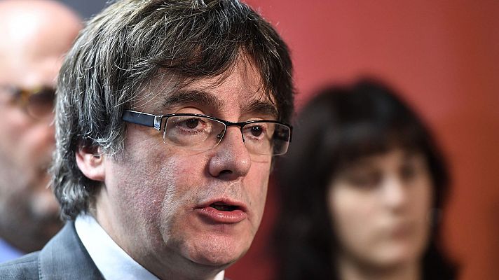 Informativo 24h - Puigdemont ofrece a Rajoy una reunión fuera de España