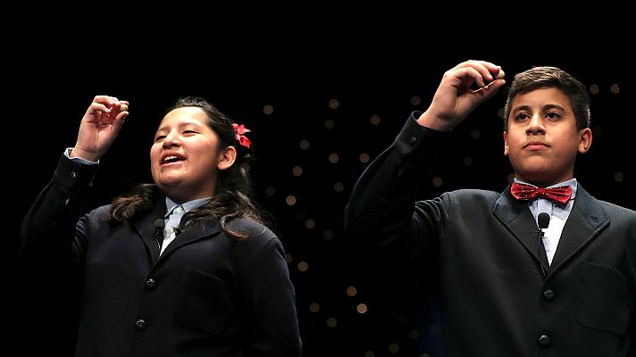 Telediario 1 - La niña que ha cantado el Gordo: "Creía que era un sueño y que me iba a despertar"