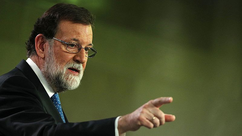 Rajoy ofrece diálogo dentro de la ley al nuevo Govern y descarta adelantar las elecciones generales