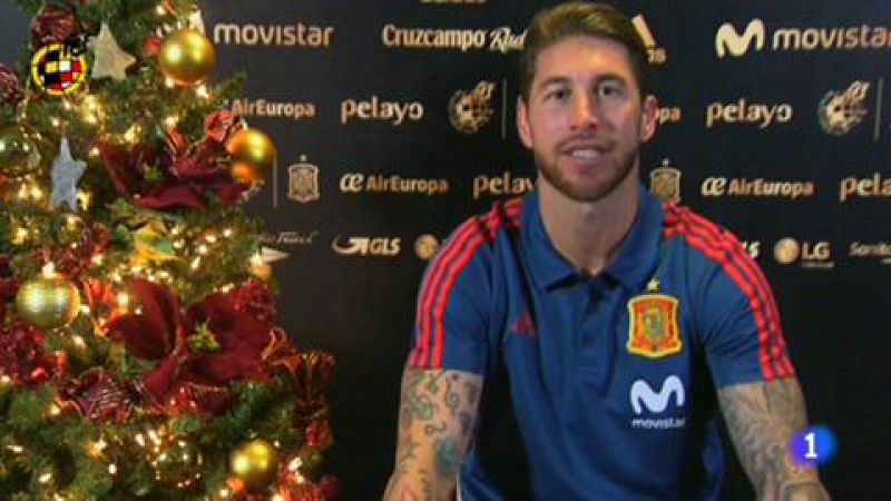 Los capitanes de la selección española de fútbol, su seleccionador y la selección femenina mandan su mensaje navideño con vistas a 2018.