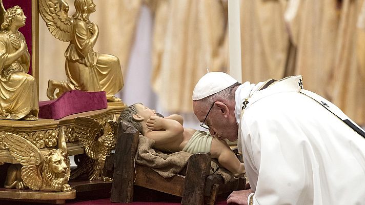 Informativo 24h - El papa recuerda en la misa del Gallo a los refugiados que huyen "de los Herodes de turno"