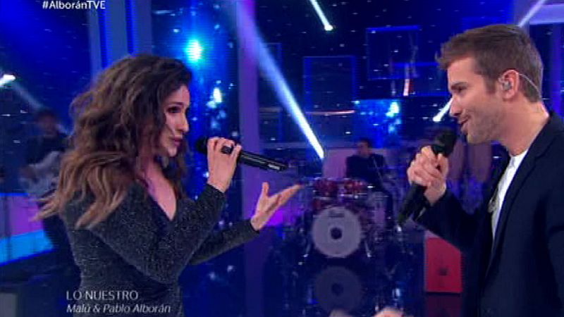 Malú y Pablo Alborán cantan "Lo nuestro"