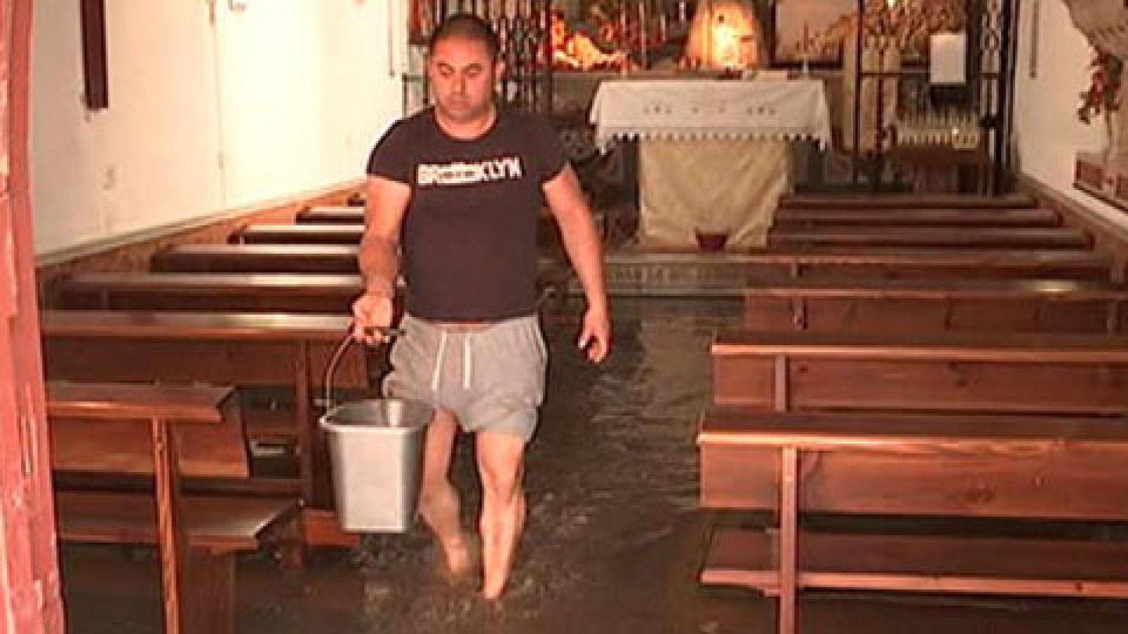 Inundaciones Sanlúcar de Barrameda: Una fuerte tromba de agua inunda el centro de Sanlúcar de Barrameda