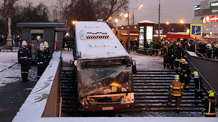 Al menos cinco muertos en accidente autobús en Moscú