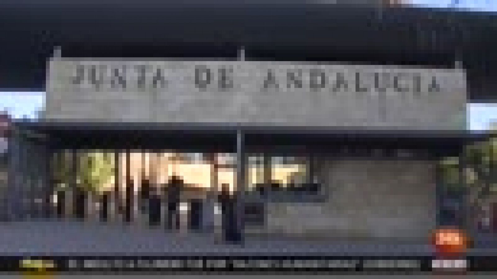 Informativo 24h: Andalucía ratifica el acuerdo para elevar a 37,5 horas la jornada de sus funcionarios con 2,5 de formación en casa | RTVE Play