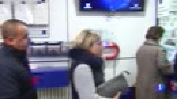 Telediario 1 - Largas colas para comprar lotería en el pueblo lucense donde cayó el Gordo de Navidad