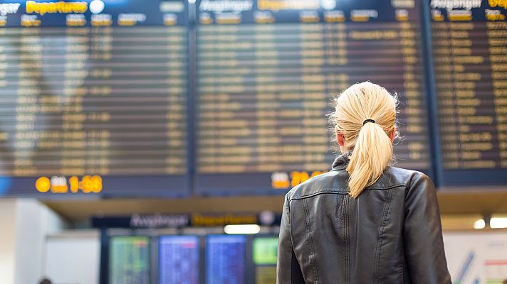 Telediario 1 - Recargos de 160 euros por errores en billete avión