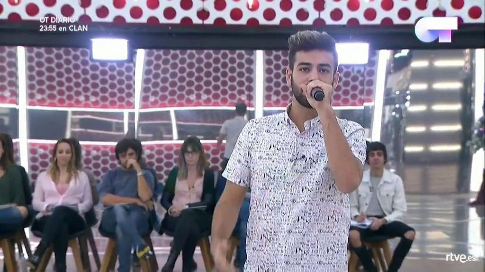 Operación Triunfo - Agoney canta 'Without you' en el primer pase de micros de OT