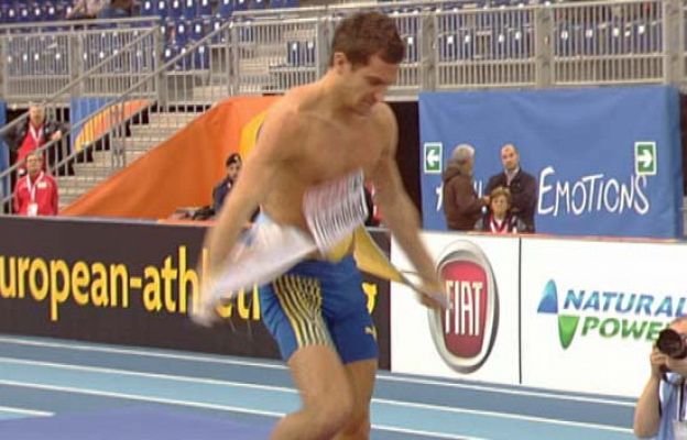  - Rompe la camiseta por impotencia