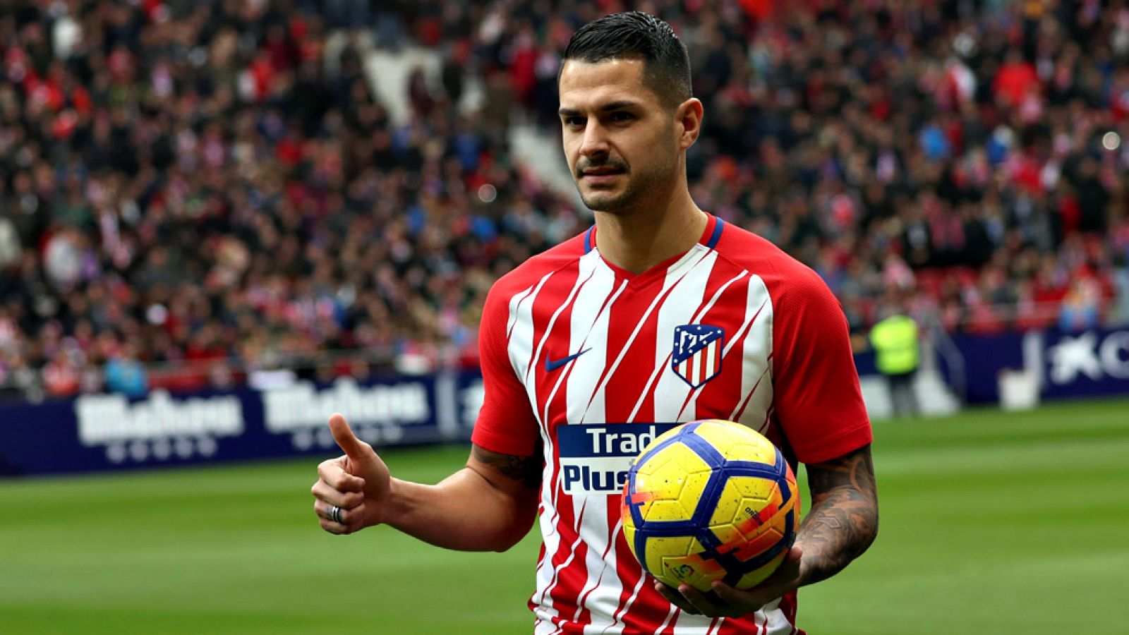 El Atlético Madrid despidió el año 2017 en su flamante estadio, el Wanda Metropolitano, con sus dos nuevas adquisiciones a partir de enero, Diego Costa y Víctor Machín 'Vitolo', y con 25.234 espectadores que acudieron a ver el entrenamiento abierto d