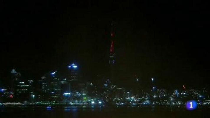 Telediario 1 - El mundo comienza a dar la bienvenida al año 2018