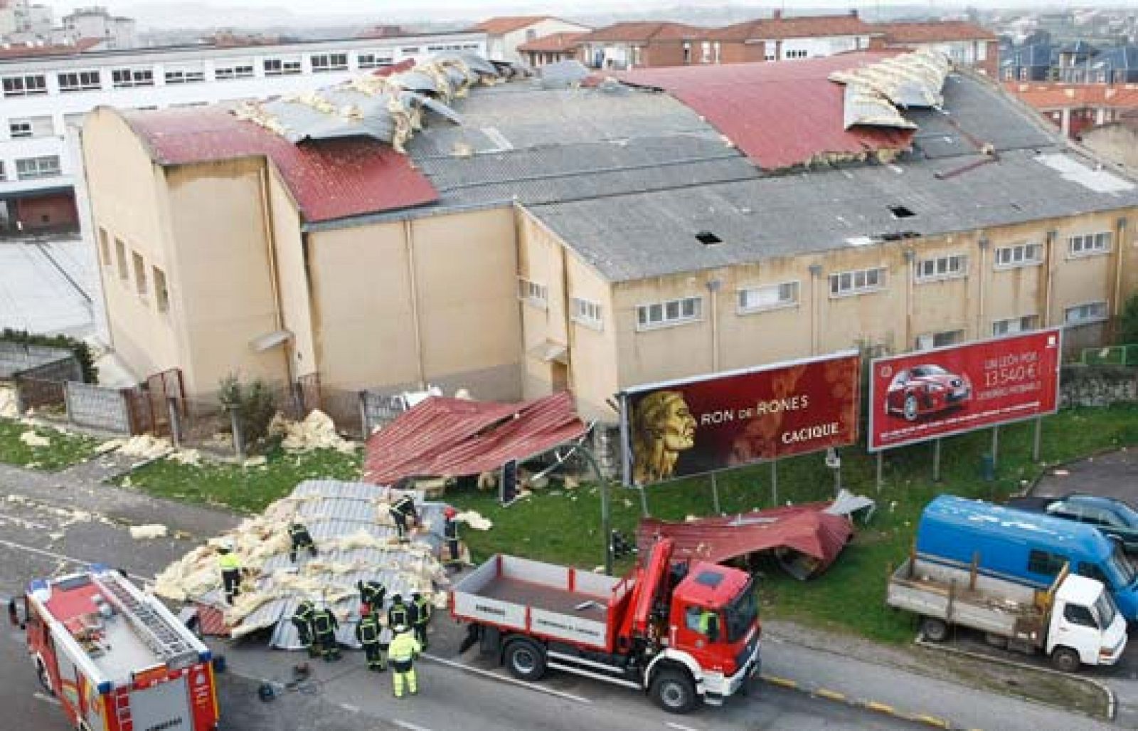 El temporal de viento plantea preguntas acerca de la normativa de seguridad de los polideportivos