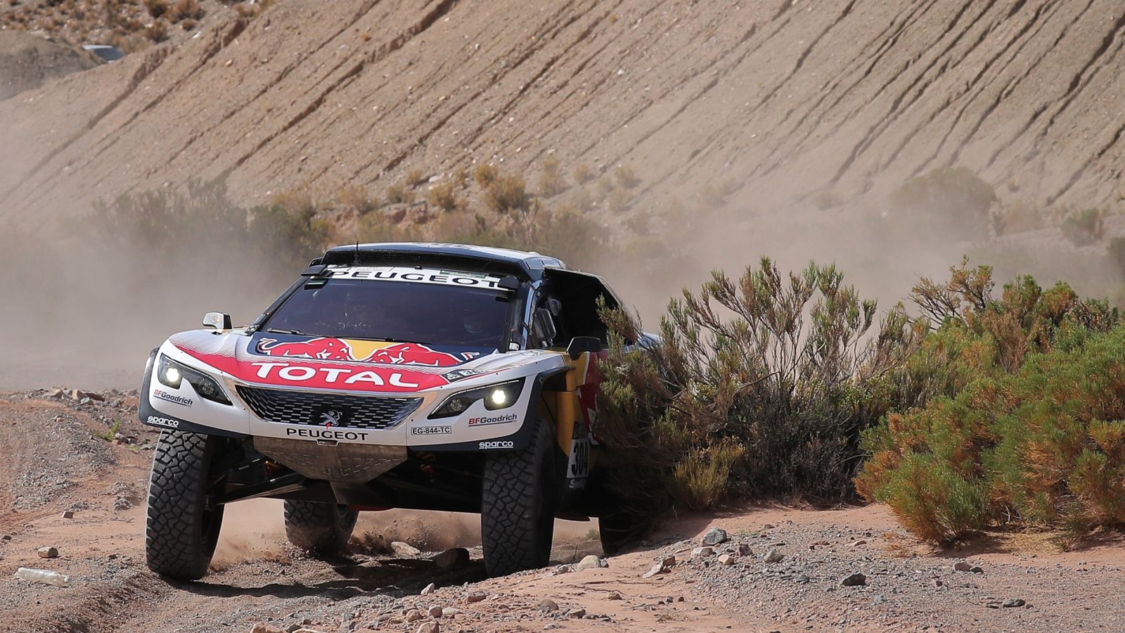 Carlos Sainz pone rumbo al Dakar "pensando en ganar" | Ver