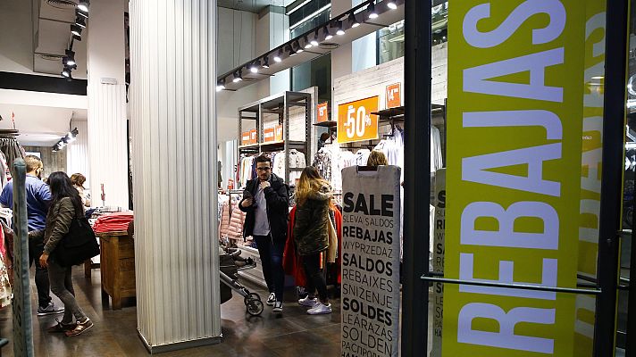 Telediario 1 - Llegan las primeras rebajas de enero a los comercios
