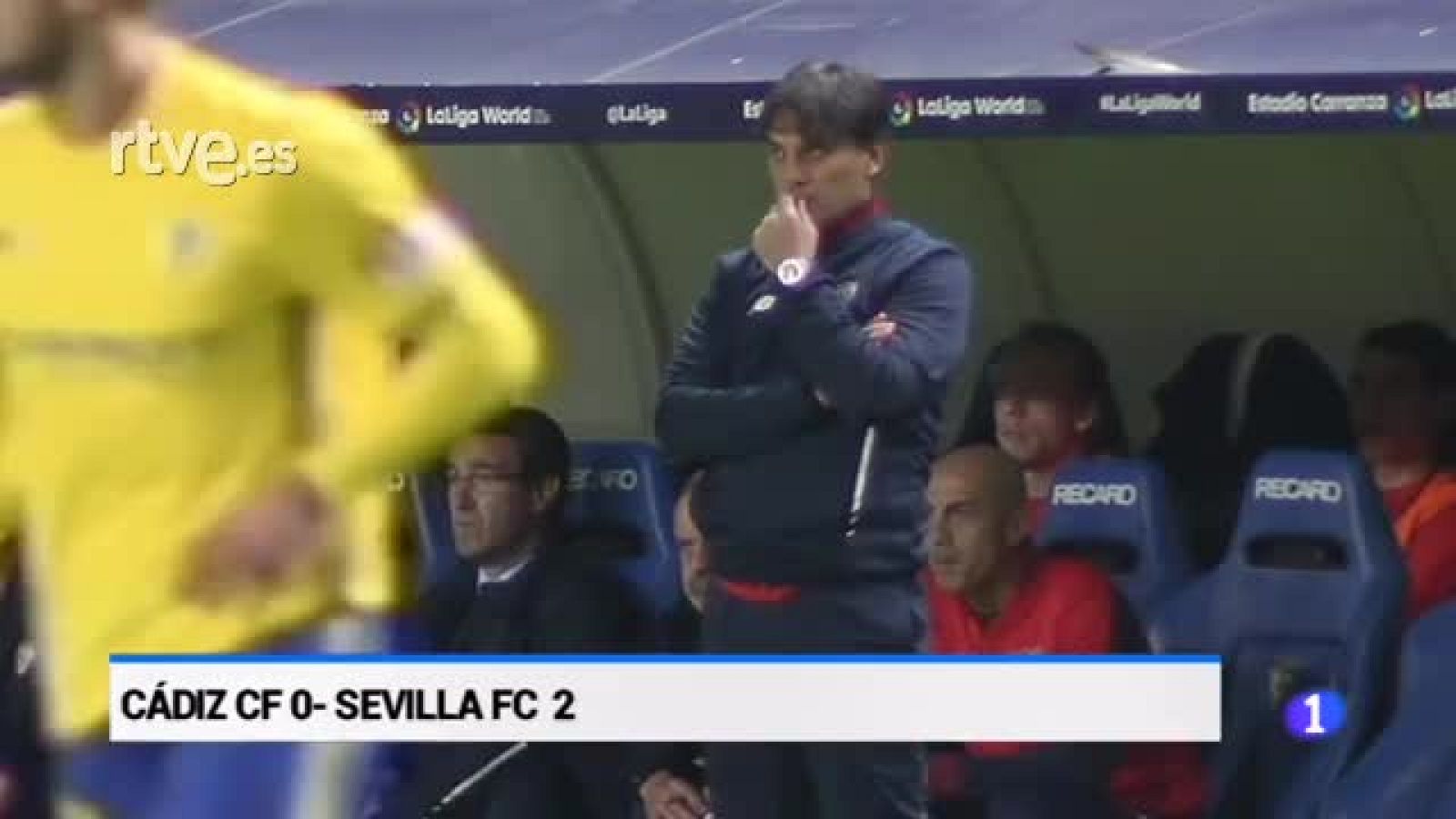 El Sevilla supera 0-2 al Cádiz en el debut de Montella | Ver