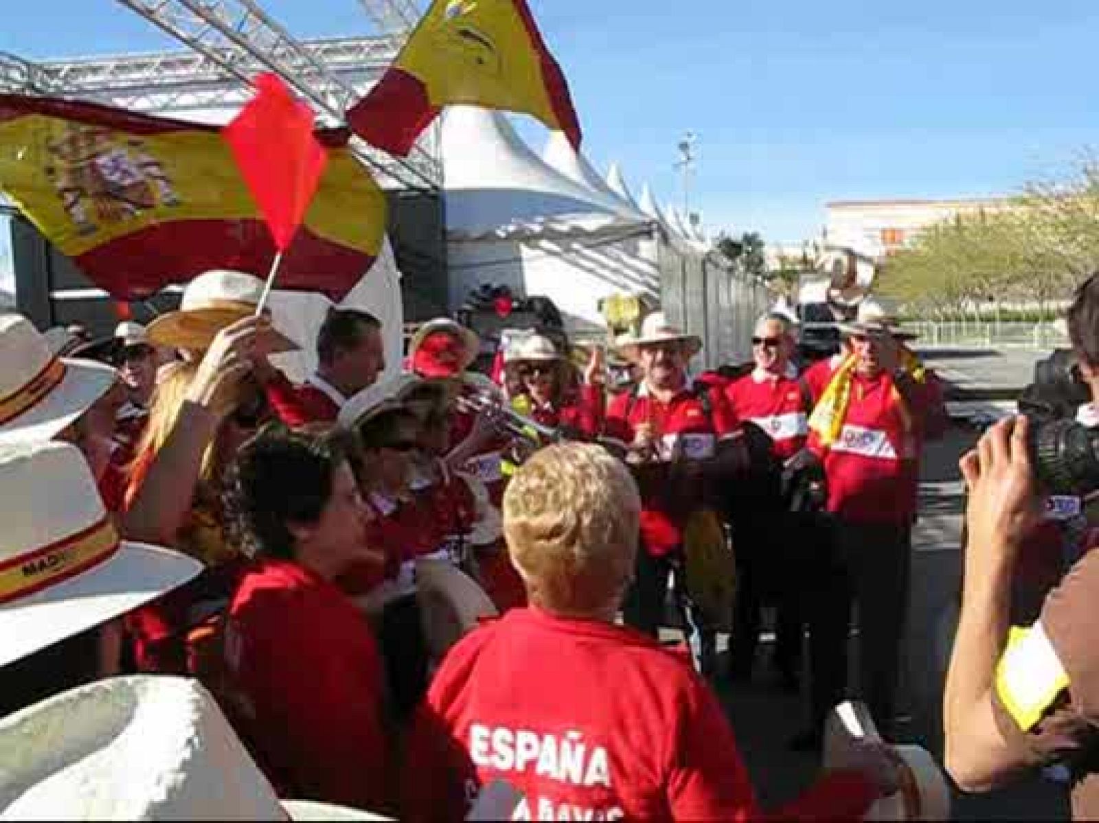 Como en anteriores eliminatorias, los aficionados españoles han dado la 'nota' musical dentro y fuera de las gradas (07/03/2009).  