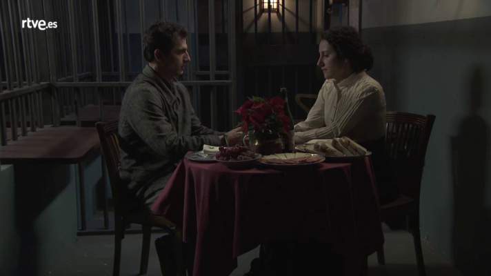 Acacias 38 - Antoñito prepara una romántica cena a Lolita en la cárcel
