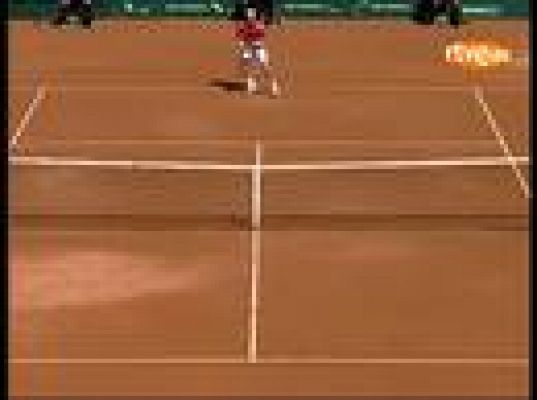 Ferrer gana el primer punto español