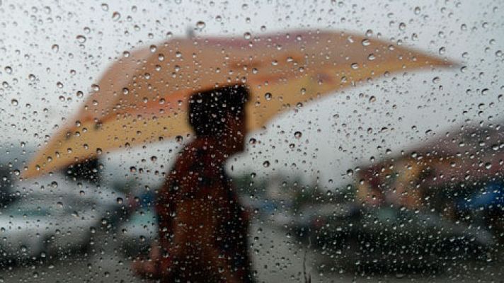 Cielo nuboso y cubierto con precipitaciones en la mayor parte de España