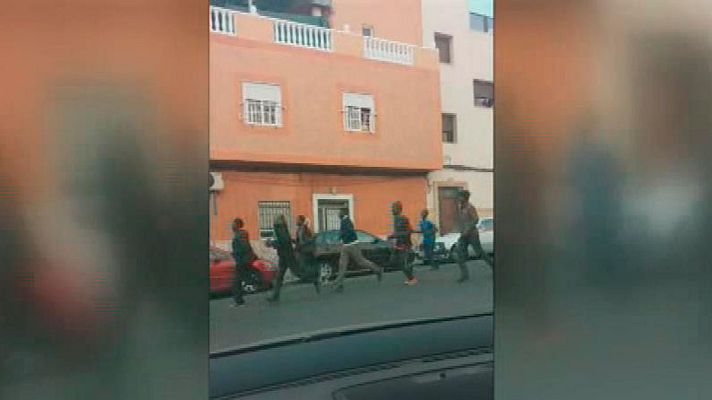 Informativo 24h - Decenas de inmigrantes entran a Melilla en el primer salto a la valla del año