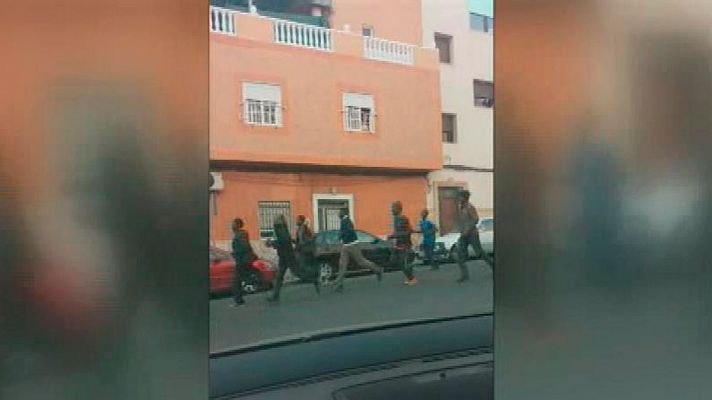 Informativo 24h - Decenas de inmigrantes entran a Melilla en el primer salto a la valla del año