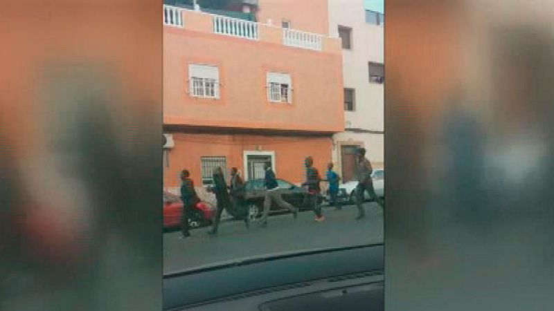 Decenas de inmigrantes entran a Melilla en el primer salto a la valla del año