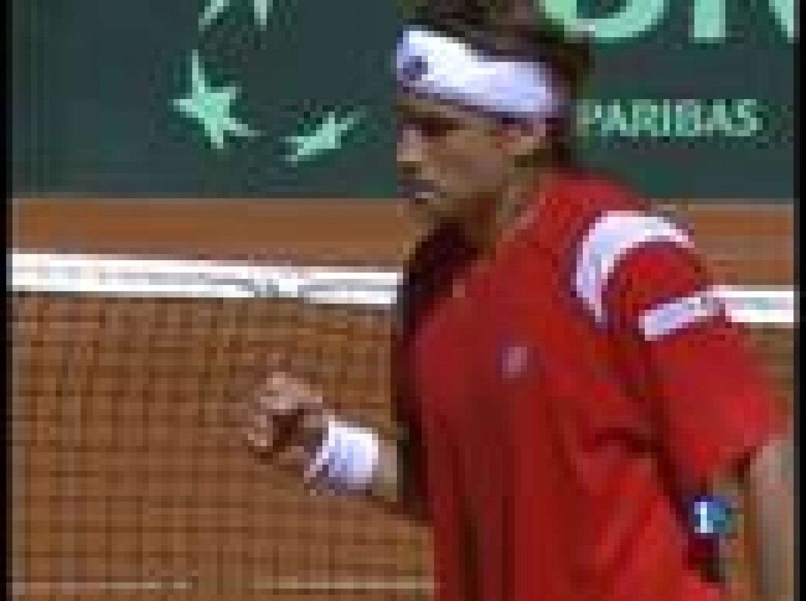 David Ferrer ha dado a España el primer punto de la eliminatoria de la Davis ante Serbia. El alicantino se ha impuesto por tres sets a Djokovic (6-3, 6-3 y 7-6 (5)) en dos horas y 50 minutos.