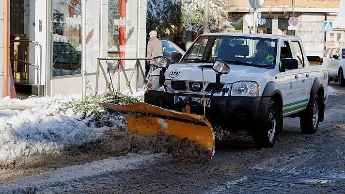 Telediario 1 - El temporal de nieve deja a casi 14.000 alumnos sin clase en Castilla y León