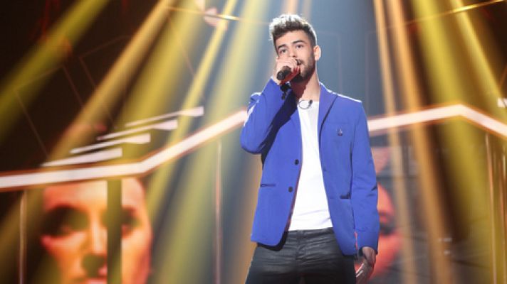 Agoney canta 'Somebody to love me'en la 