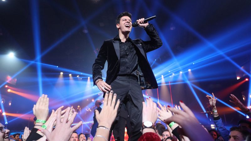 Operaci�n Triunfo - Alfred canta una canci�n de Seal en la Gala 10 de OT